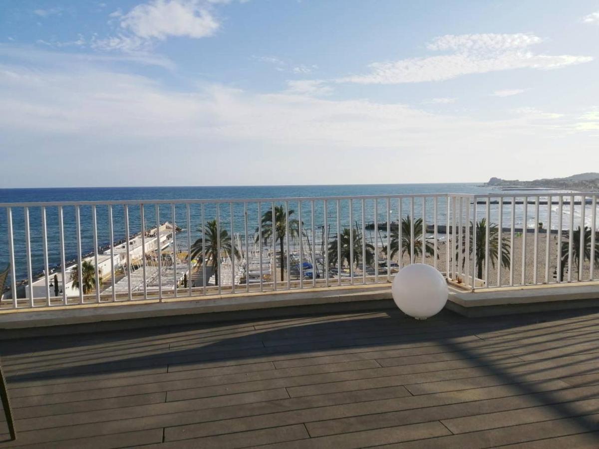 شقة Atico Con Fantasticas Vistas Al Mar Y La Iglesia سيدجيس المظهر الخارجي الصورة