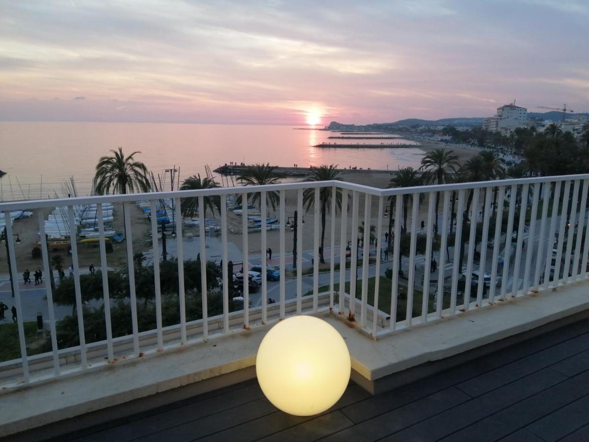 شقة Atico Con Fantasticas Vistas Al Mar Y La Iglesia سيدجيس المظهر الخارجي الصورة
